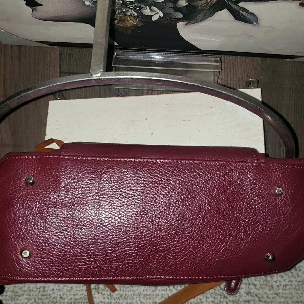 Valentina Pebbled Leather Shoulderbag - Picture 11 of 11